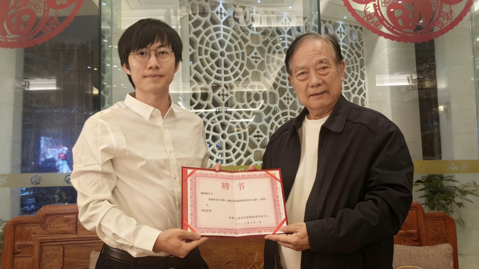 中国-上海合作组织经贸交流中心主任王瑞才与潘进源主席举行会晤并代表中心正式续聘