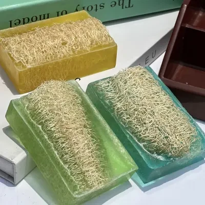 صابون اللوف العشبي OEM صابون الجسم الصلب المصنوع يدويًا مضاد لحب الشباب وتبييض الوجه والصابون الجسم